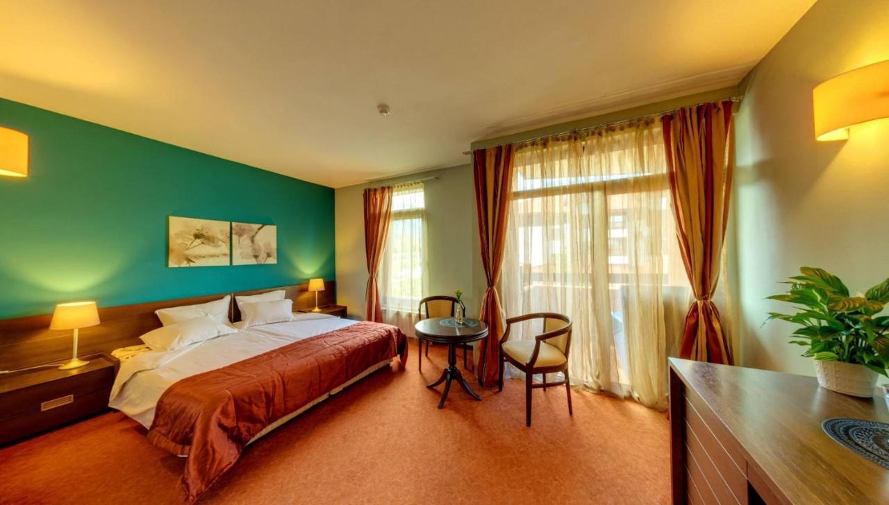 Hotel Famil - Adults Only Bansko Esterno foto